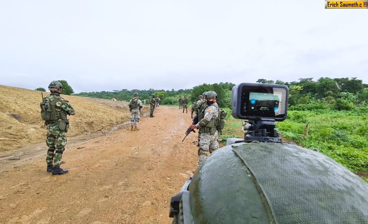 Colombia prohíbe a sus militares el uso de dispositivos móviles personales